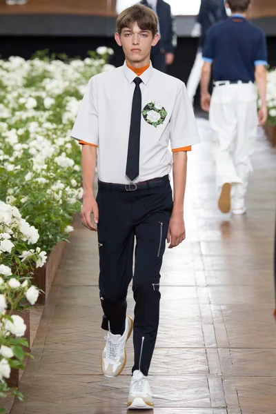 Look 43